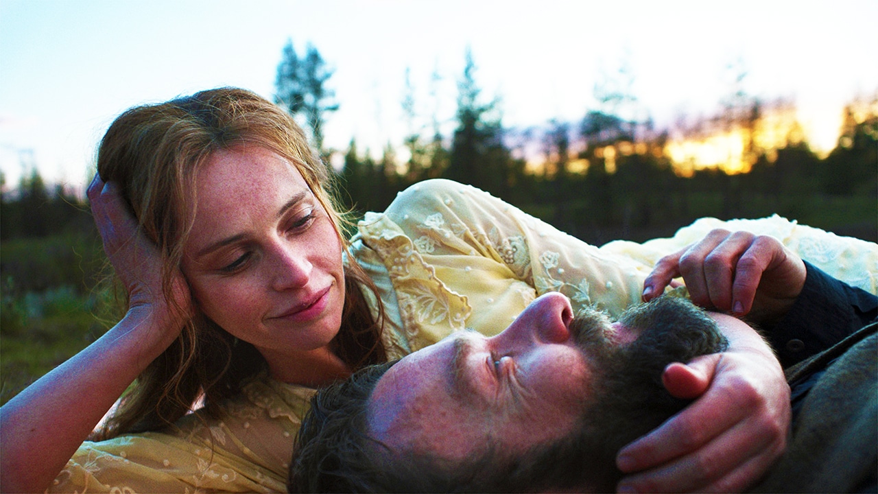 ‘instruct-desires’-starring-joel-edgerton-&-felicity-jones-coming-to-netflix-in-november-2025