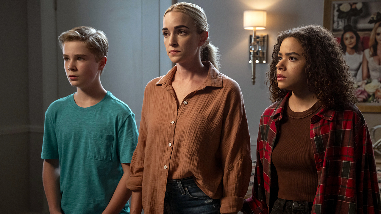 Ginny & Georgia Showrunner Teases Season 4 and Says She Know Who The Father Is